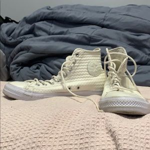 Mens/Women’s Size 9 Rare Converse White